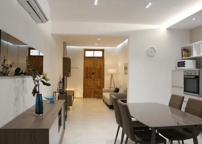 Summer House * St. Paul's Bay