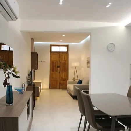 Summer House * St. Paul's Bay